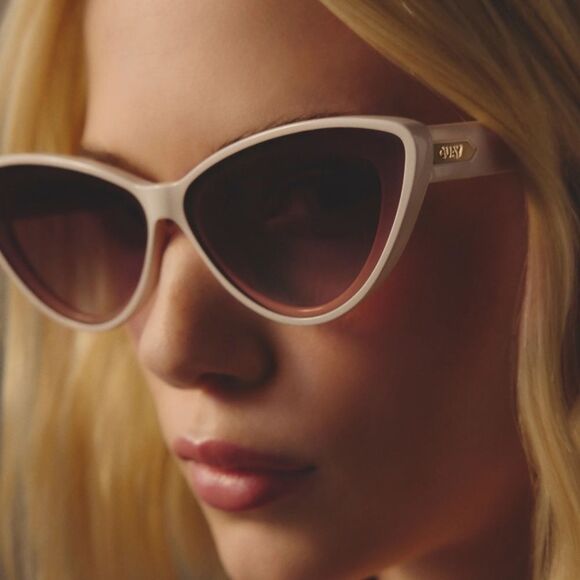 NWT Quay TEMPTED - Picture 1 of 7